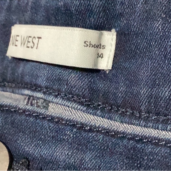 Nine West jean shorts, size 14. - Picture 3 of 4